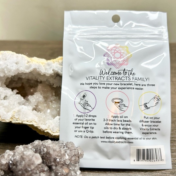 Vitality - Silver Sacred Arrow Wood Diffuser Bracelet - Picture 4 of 4